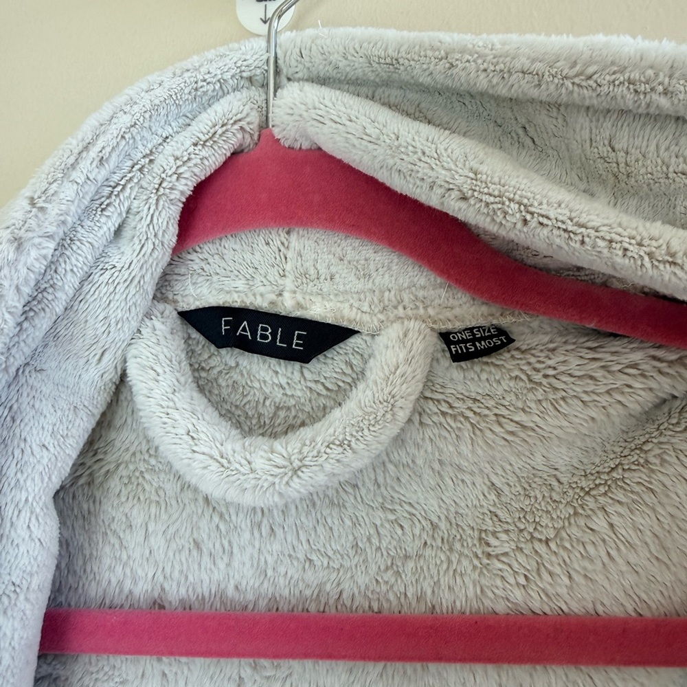 Cozy light grey Bathrobe - Picture 4 of 4